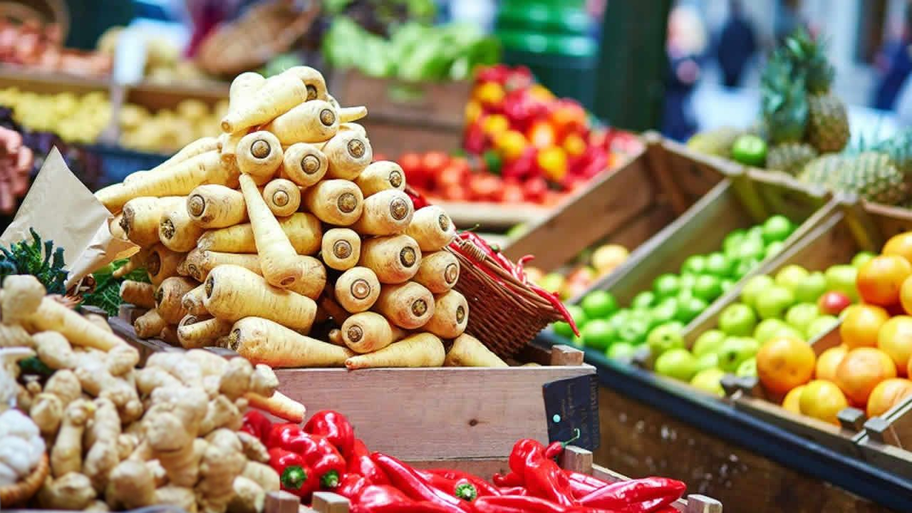 Exploring the Supply of Fruits and Vegetables in Supermarkets