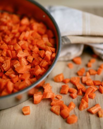 Carrots dices 10*10 mm (per kg)