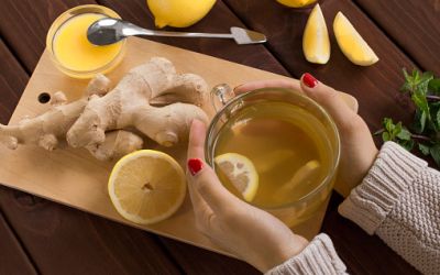 lemon tea on wooden table